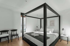 3 habitaciones, tabla de planchar con plancha, wifi y ropa de cama 
