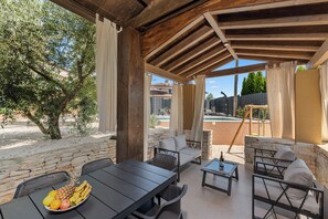 Outdoor dining - Vacation with style: pool, garden, beach & nature" (Svetvincenat)