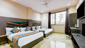 Superior Quadruple Room, Balcony, City View | Free WiFi