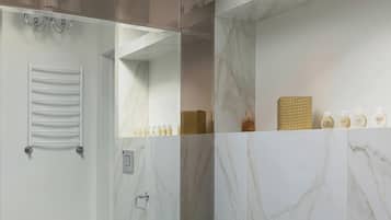 Superior Double or Twin Room | Bathroom | Shower, free toiletries, hair dryer, bidet