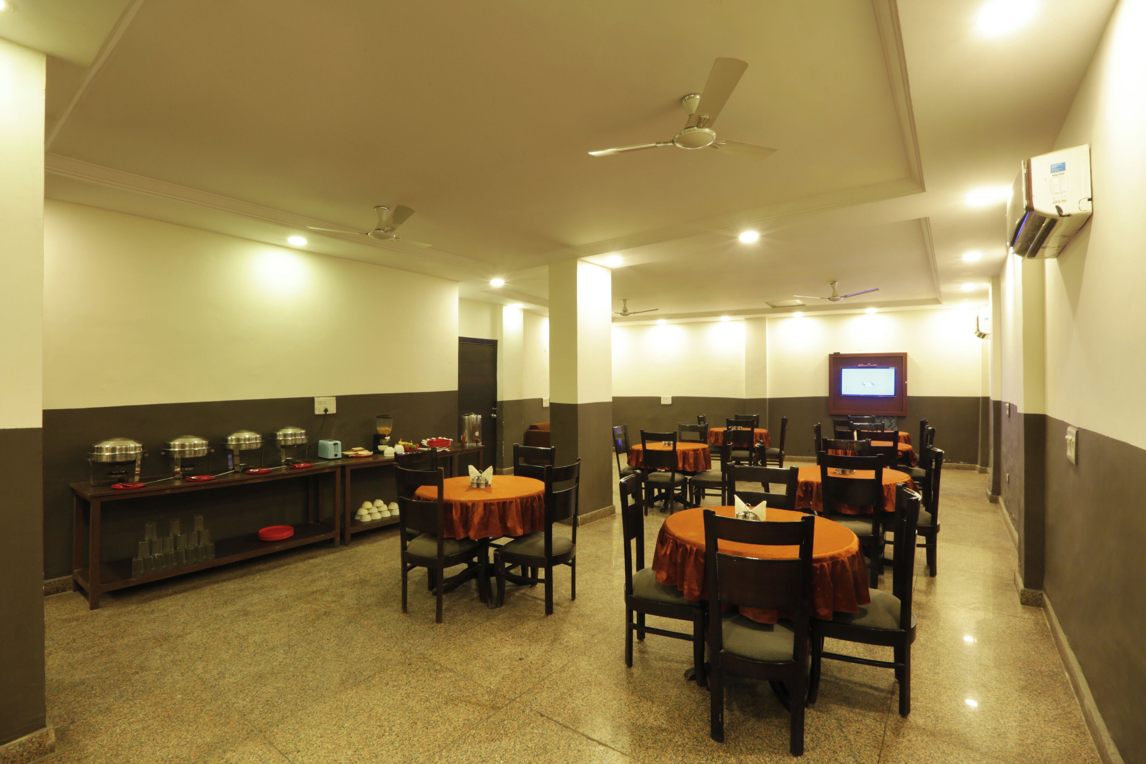 Daily buffet breakfast (INR 200 per person)