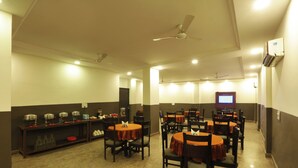 朝食 (ビュッフェ)、毎日提供 (有料)