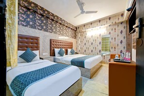 Superior Triple Room | Premium bedding, pillowtop beds, individually decorated - Hotel Edisson View (New Delhi)