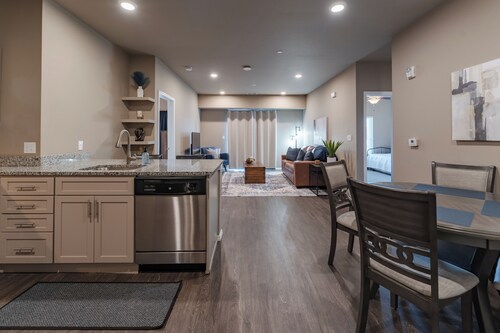 2nd Floor Apt + Amenities - South Springfield