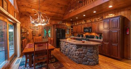 Marvelous 4-bedroom house in charming Boonville for your getaway