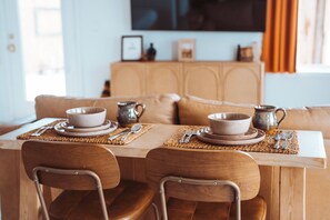 Dining - Romantic Desert Escape• Stargazing Dome • Hot Tub• Cowboy Pool • Fire • Hammocks (Joshua Tree)