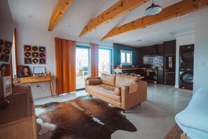 Smart TV, fireplace - Romantic Desert Escape• Stargazing Dome • Hot Tub• Cowboy Pool • Fire • Hammocks (Joshua Tree)