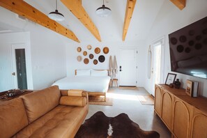 Desk, iron/ironing board, free WiFi, bed sheets - Romantic Desert Escape• Stargazing Dome • Hot Tub• Cowboy Pool • Fire • Hammocks (Joshua Tree)