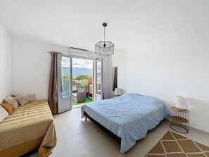 Free WiFi - Calvi à pied : terrasse vue mer, 2 chambres, parking privé (CALVI)