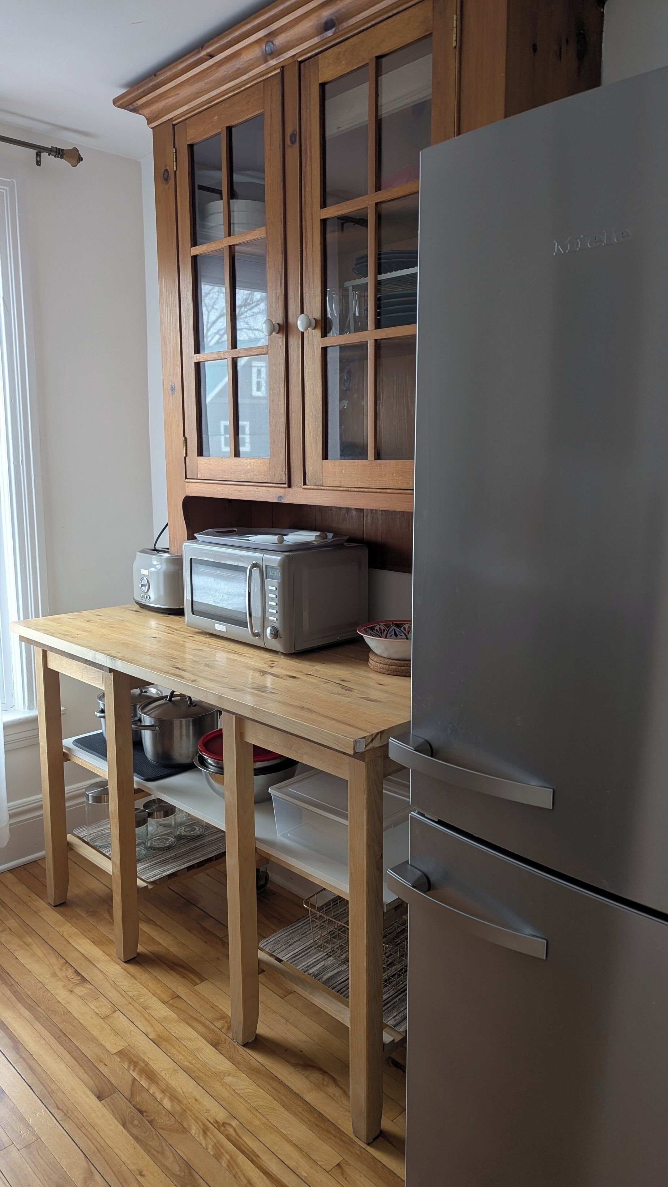 Four à micro-ondes, un four, surface de cuisson