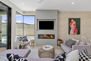 Fernseher, Kamin