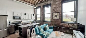 Sleepover | Radiant 1BD/1BA Loft - Newton