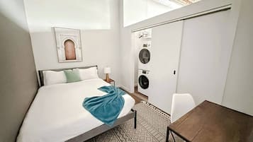 Schreibtisch, Bügeleisen/Bügelbrett, kostenloses WLAN, Bettwäsche