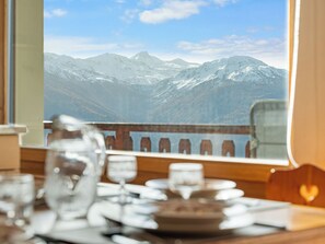 Dining - Les Aiguilles Vertes Rez supérieur by Interhome (Crans-Montana)
