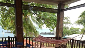 Outdoor dining -  Beach Front House in Tránsito Beach , 5-Bedrooms, AC ,with Beachfront  Pool. (El Tránsito)