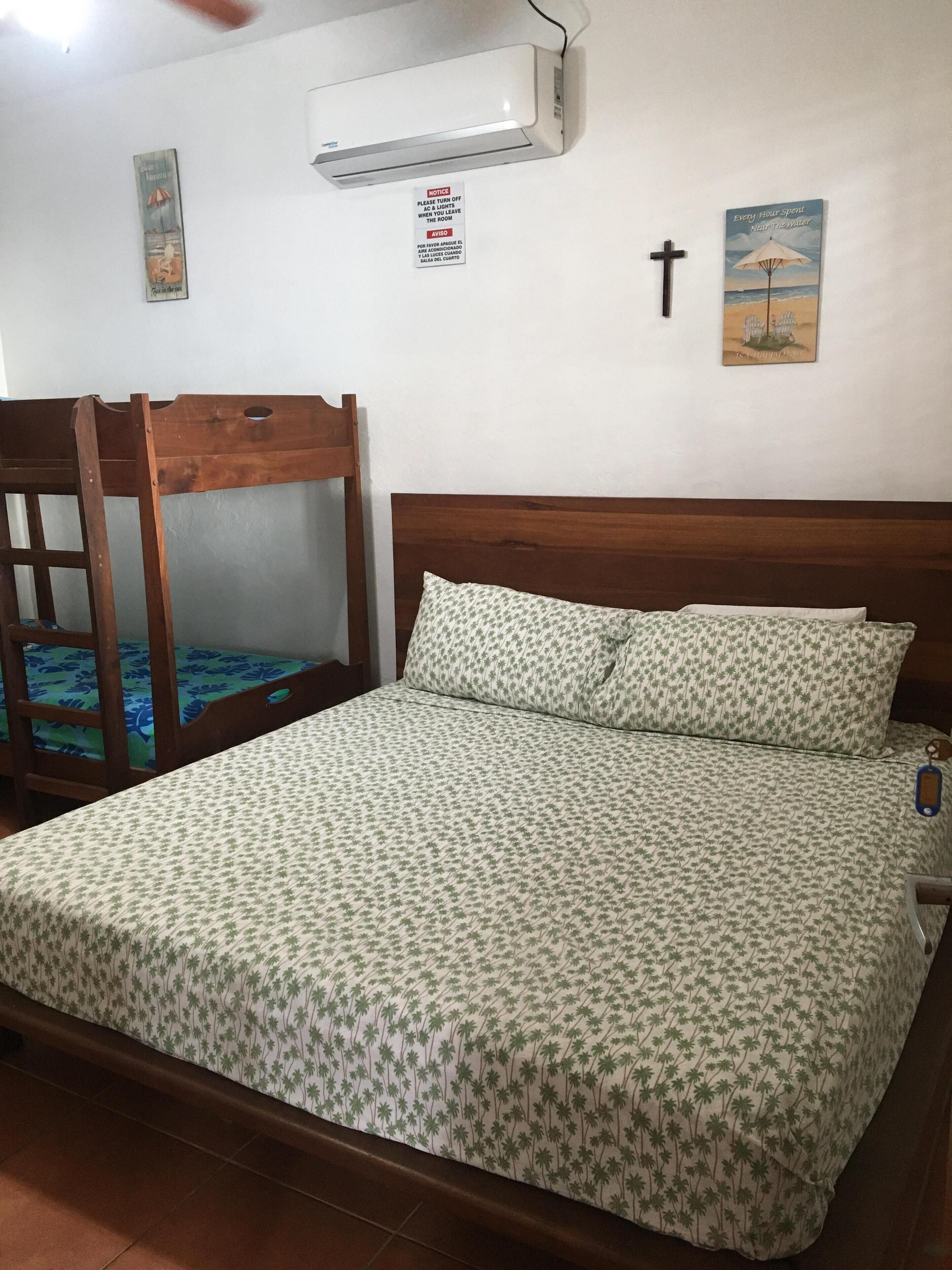 5 habitaciones, tabla de planchar con plancha y wifi gratis 