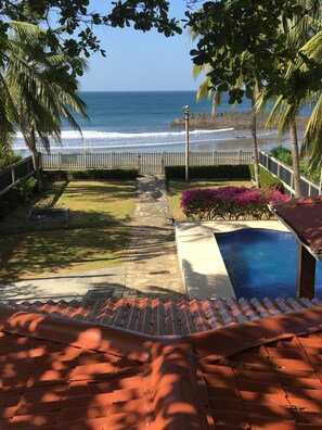 Property grounds -  Beach Front House in Tránsito Beach , 5-Bedrooms, AC ,with Beachfront  Pool. (El Tránsito)