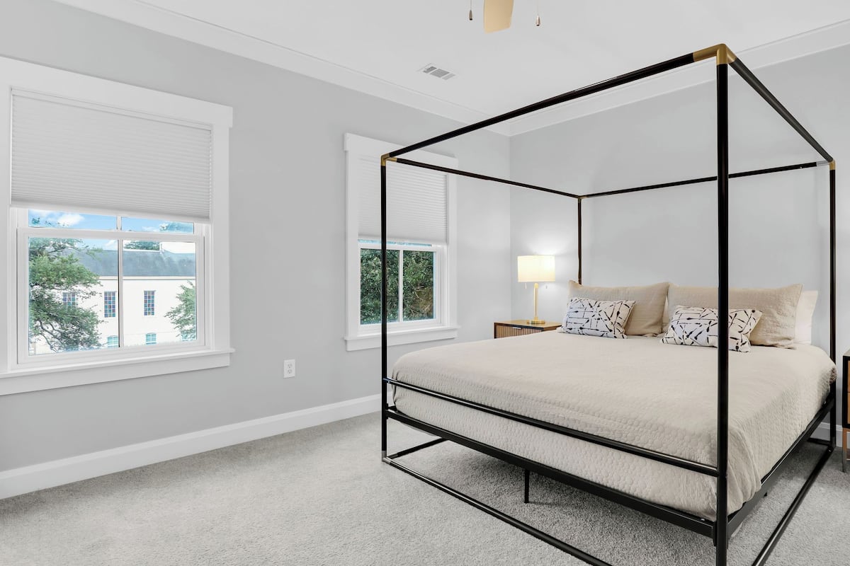 Apartamento (2 Bedrooms) | Escrivaninha, espaço de trabalho para notebook, berços grátis