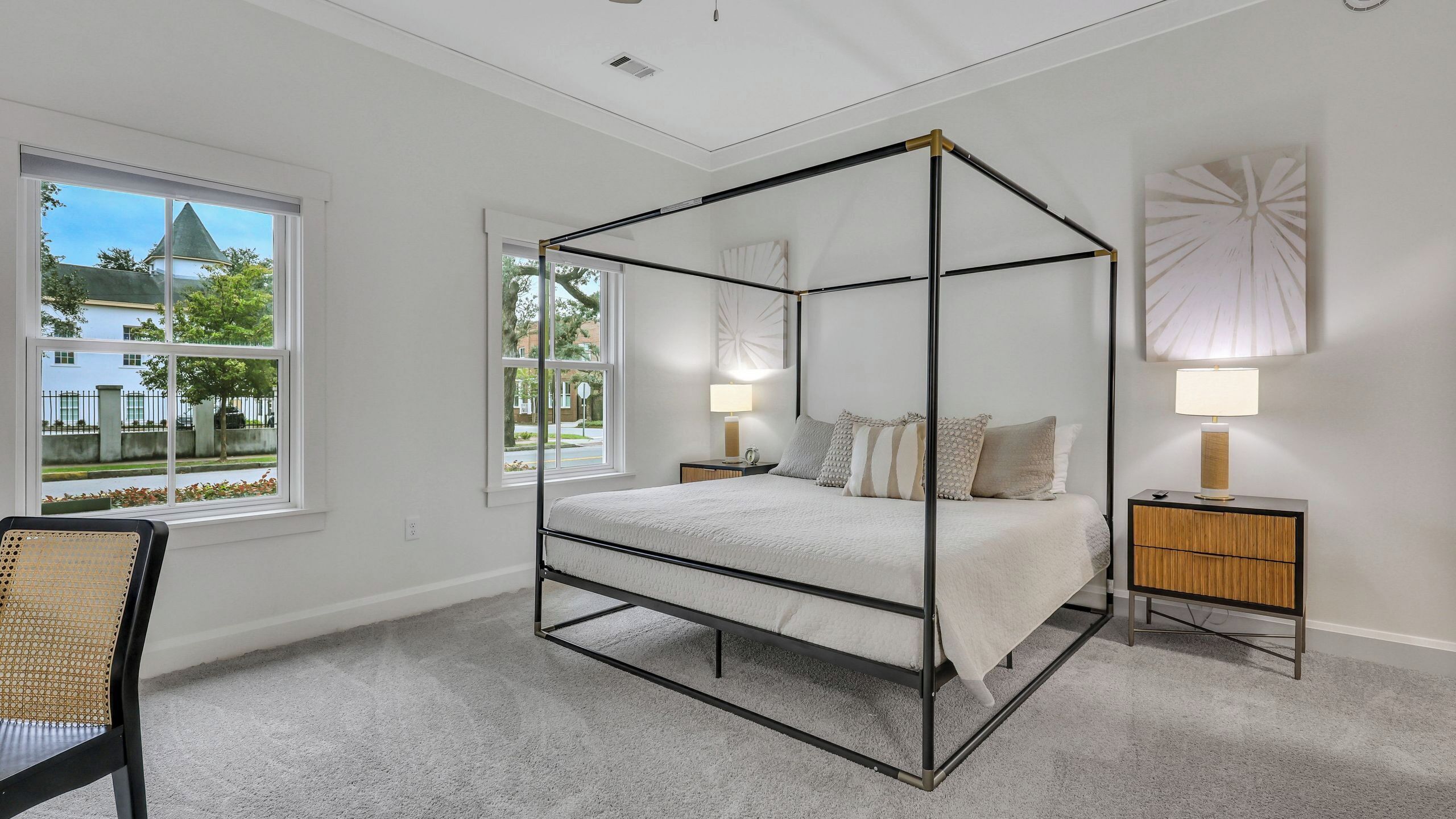 Casa (2 Bedrooms) | Escrivaninha, espaço de trabalho para notebook, berços grátis