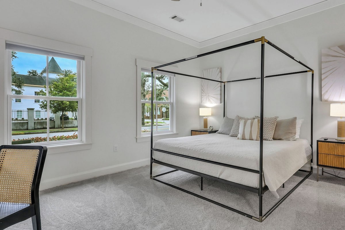 Casa (2 Bedrooms) | Escrivaninha, espaço de trabalho para notebook, berços grátis