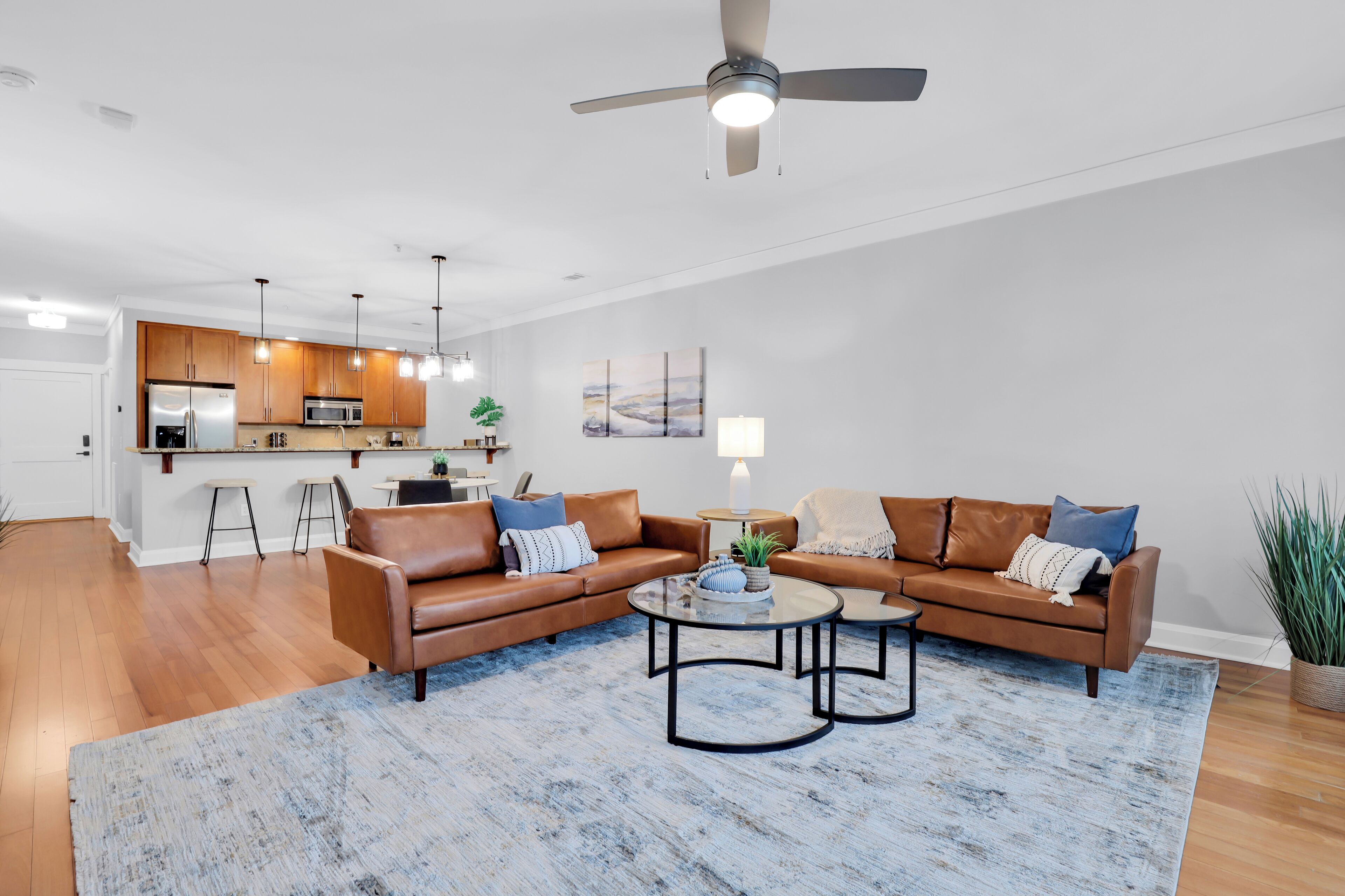 Apartament | Sala d'estar | Televisor de pantalla plana de 65 polzades amb canals digitals 