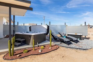 Outdoor spa tub - 'Belt of Venus' Modern Bungalow w/ Dome, Spa, & 5 Acres of Private JT Views (Twentynine Palms)