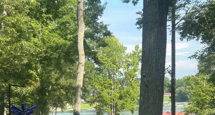 Lake Front Paradise