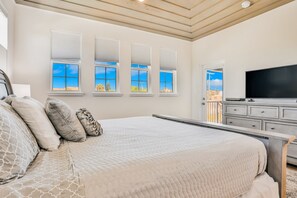 4 bedrooms, desk, iron/ironing board, travel cot - Oasis by the Sea — Stylish Dog-Friendly Escape with Private Pool, Grill, & Outdoor Bar! 🍹 (Cape Canaveral)