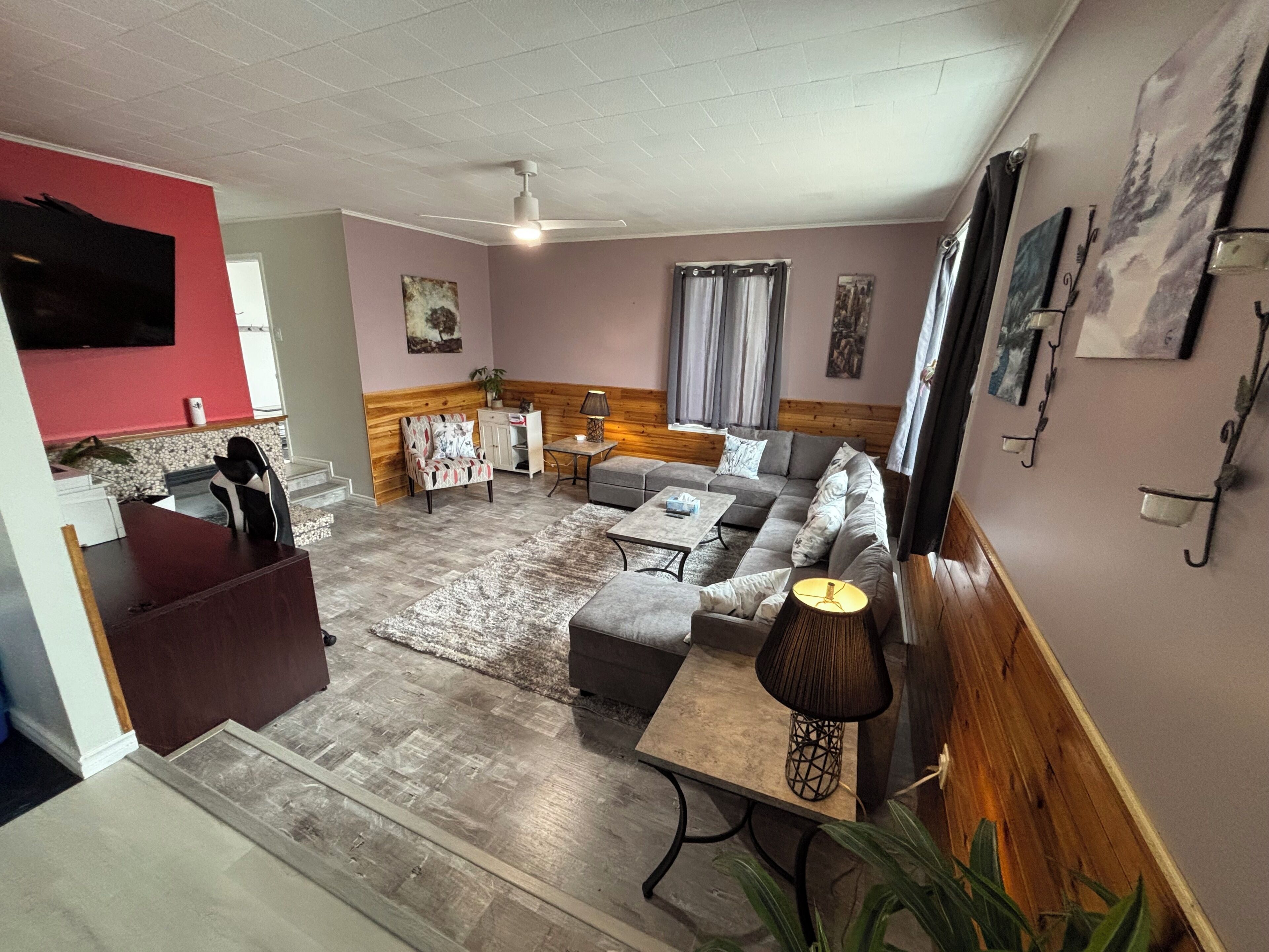 Smart TV, caminetto, stampante
