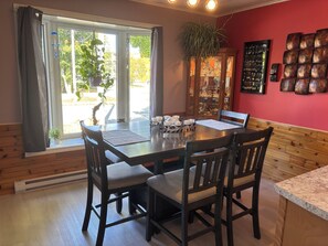 Dining - 3BR Less then 5 minutes from Downtown, Hospitals & Mall (St. John's)