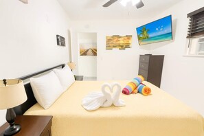 办公桌、熨斗/熨衣板、旅行婴儿床、WiFi