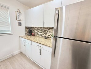 Interior - The Yellow Wave: 2BR by Hollywood Beach, Sleeps 6 (Hollywood)
