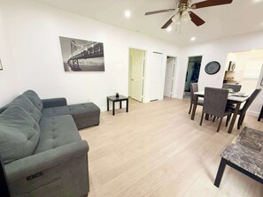 TV, offices - The Yellow Wave: 2BR by Hollywood Beach, Sleeps 6 (Hollywood)