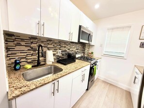 Fridge, microwave, oven, stovetop - The Yellow Wave: 2BR by Hollywood Beach, Sleeps 6 (Hollywood)