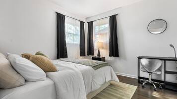 Iron/ironing board, Internet, bed sheets