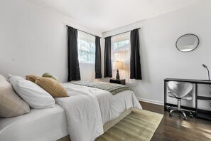 Iron/ironing board, Internet, bed sheets