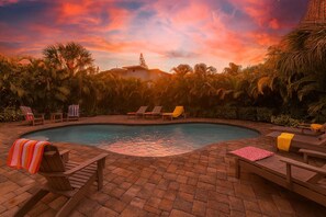 A swimming pool with lounge chairs and a brick patio. - Walking distance to Siesta Key Beach & Village w/Heated Pool & Outdoor Dining (Siesta Key)