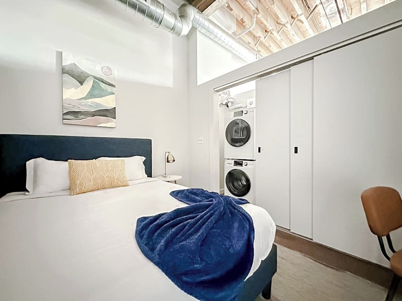 Bureau, fer et planche à repasser, Wi-Fi gratuit, draps fournis