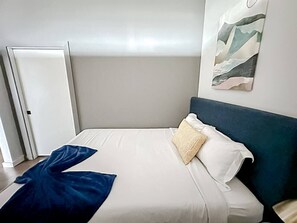 Desk, iron/ironing board, free WiFi, bed sheets - Sleepover | Spacious 1BD/1BA Loft - Newton (Newton)