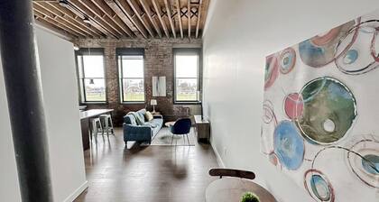 Sleepover | Spacious 1BD/1BA Loft - Newton