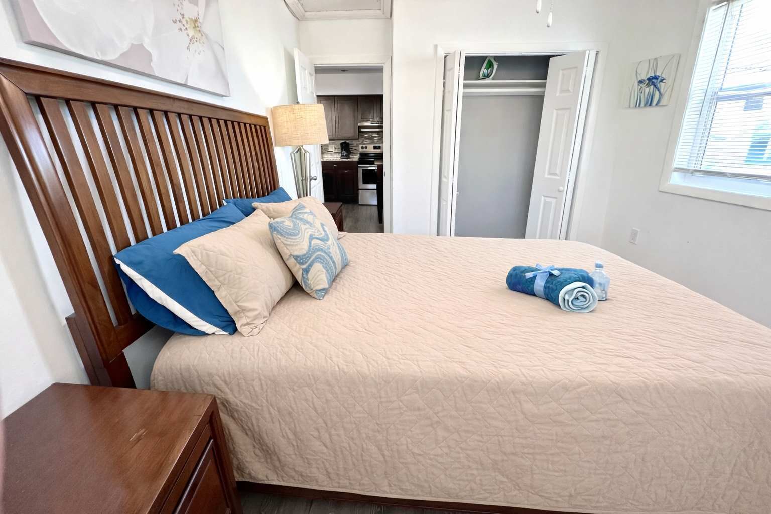 1 soveværelse, skrivebord, strygejern/strygebræt, weekendseng