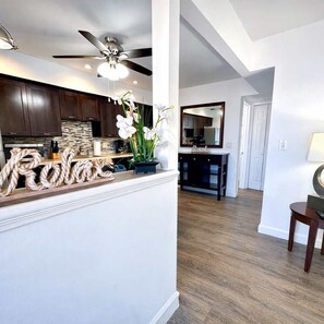 Interior - Walk to Beach & Restaurants• Cozy 1BR + Sea View (Hollywood)