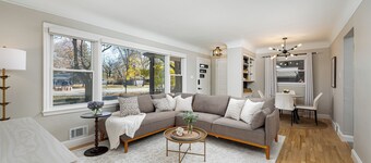 Main Street Retreat- Charming home, new hot tub-sleeps 8