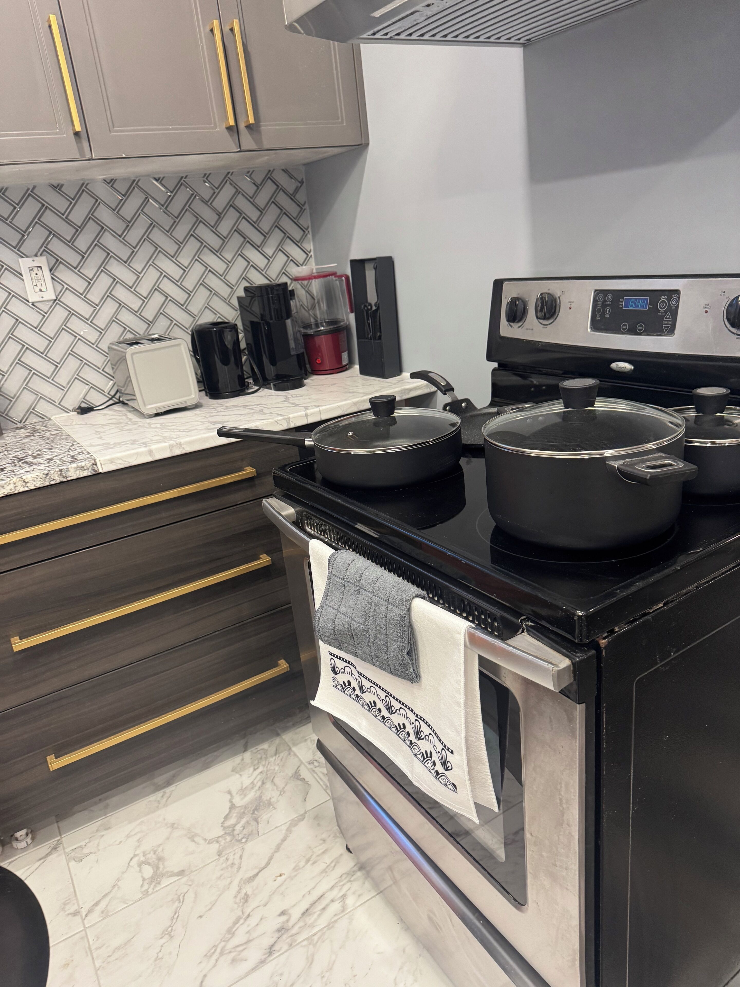 Micro-ondes, four, plaque de cuisson