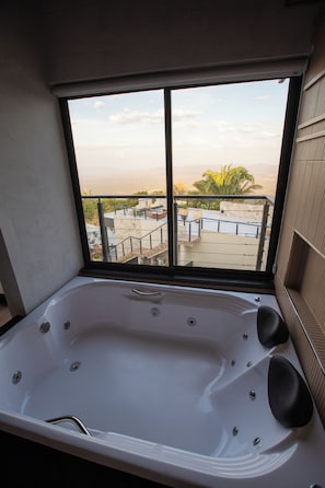 Chalé luxo, 1 cama King e sofá-cama | Banheira de hidromassagem particular