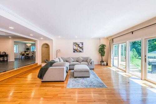 Stunning 5BR Oasis | 3-Acre Estate & Gorg View