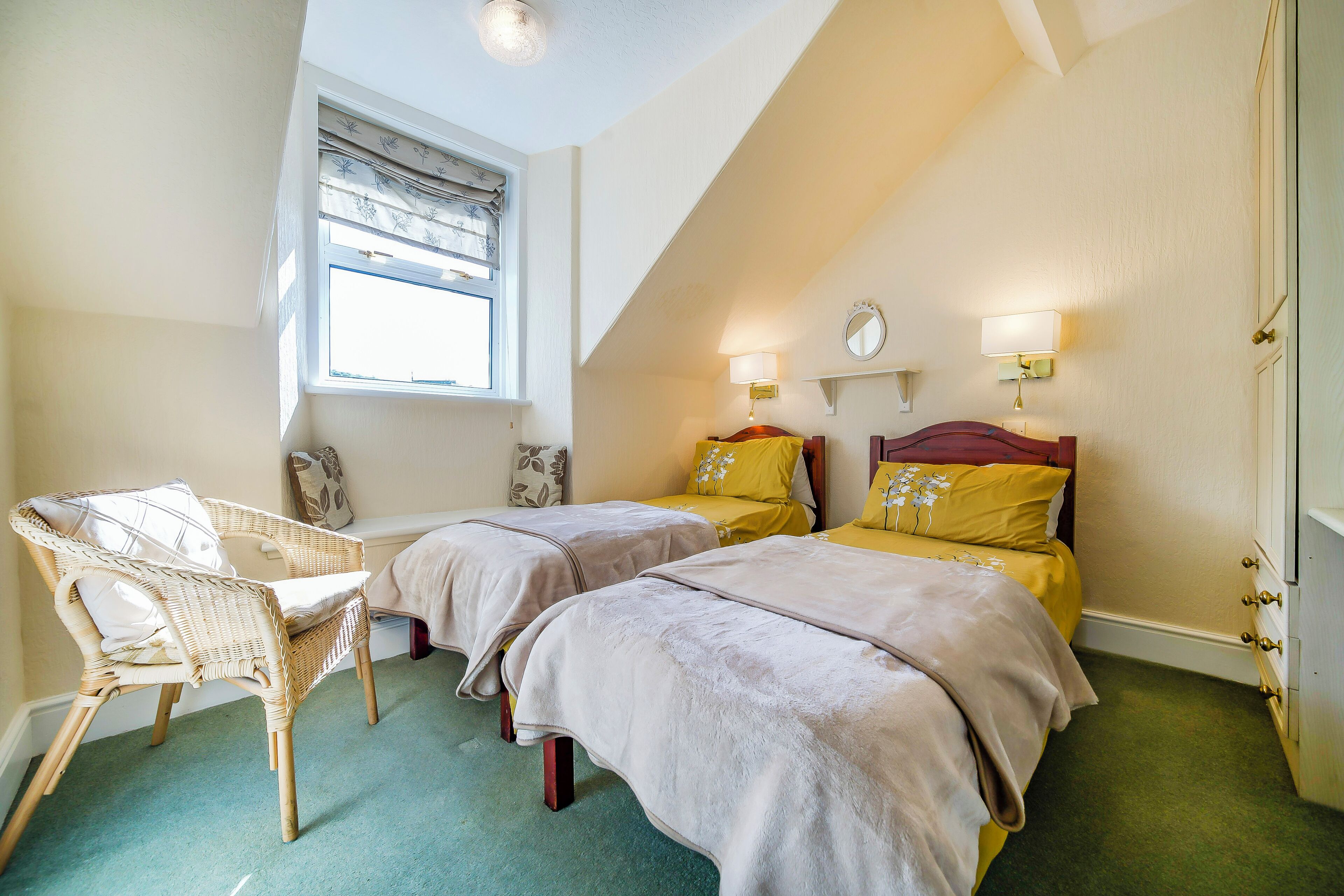 Deluxe Twin Room | Individually furnished, desk, laptop workspace, free WiFi