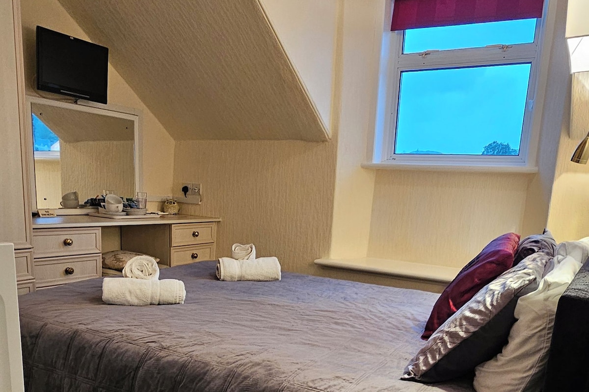 WiFi (free), individually furnished, bed sheets