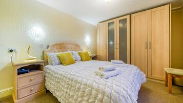 Individually furnished, free WiFi, bed sheets