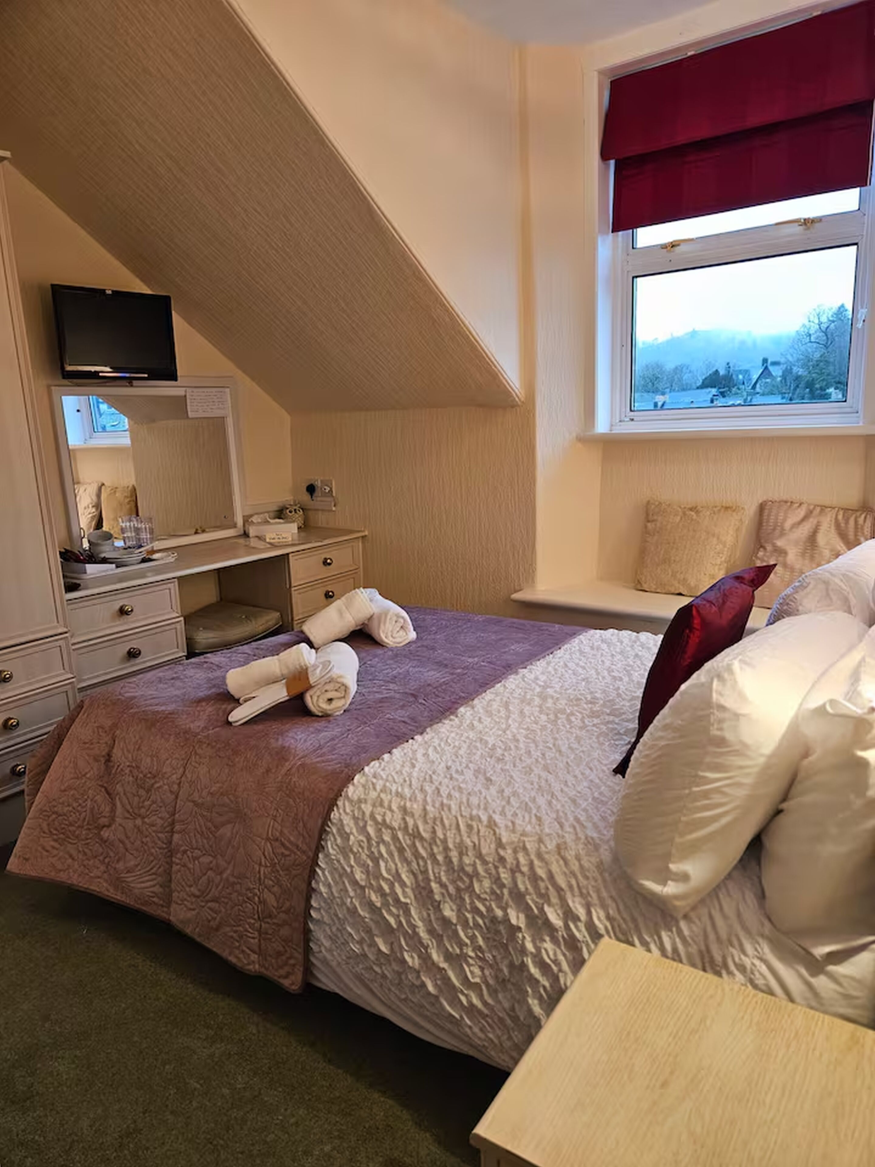 Yksilöllisesti kalustettu, työpöytä